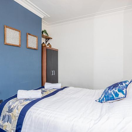 Coronation House By Yourstays - 3 Bedroom House In Newcastle-Under-Lyme Stoke-on-Trent Bagian luar foto
