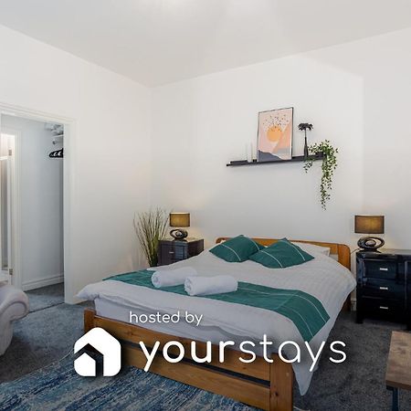 Coronation House By Yourstays - 3 Bedroom House In Newcastle-Under-Lyme Stoke-on-Trent Bagian luar foto