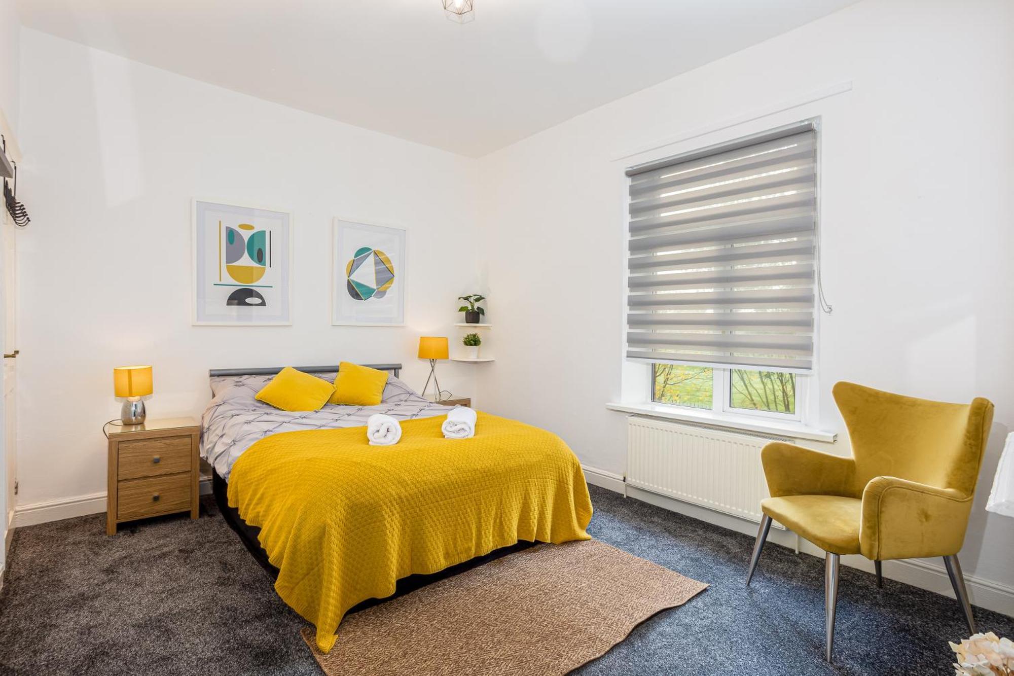 Coronation House By Yourstays - 3 Bedroom House In Newcastle-Under-Lyme Stoke-on-Trent Bagian luar foto