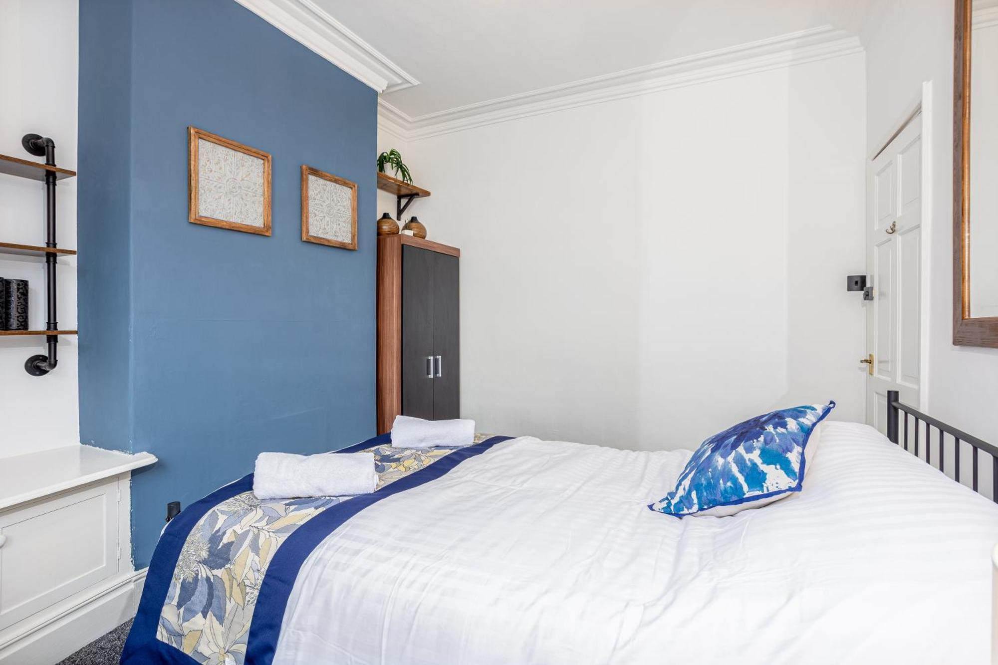 Coronation House By Yourstays - 3 Bedroom House In Newcastle-Under-Lyme Stoke-on-Trent Bagian luar foto
