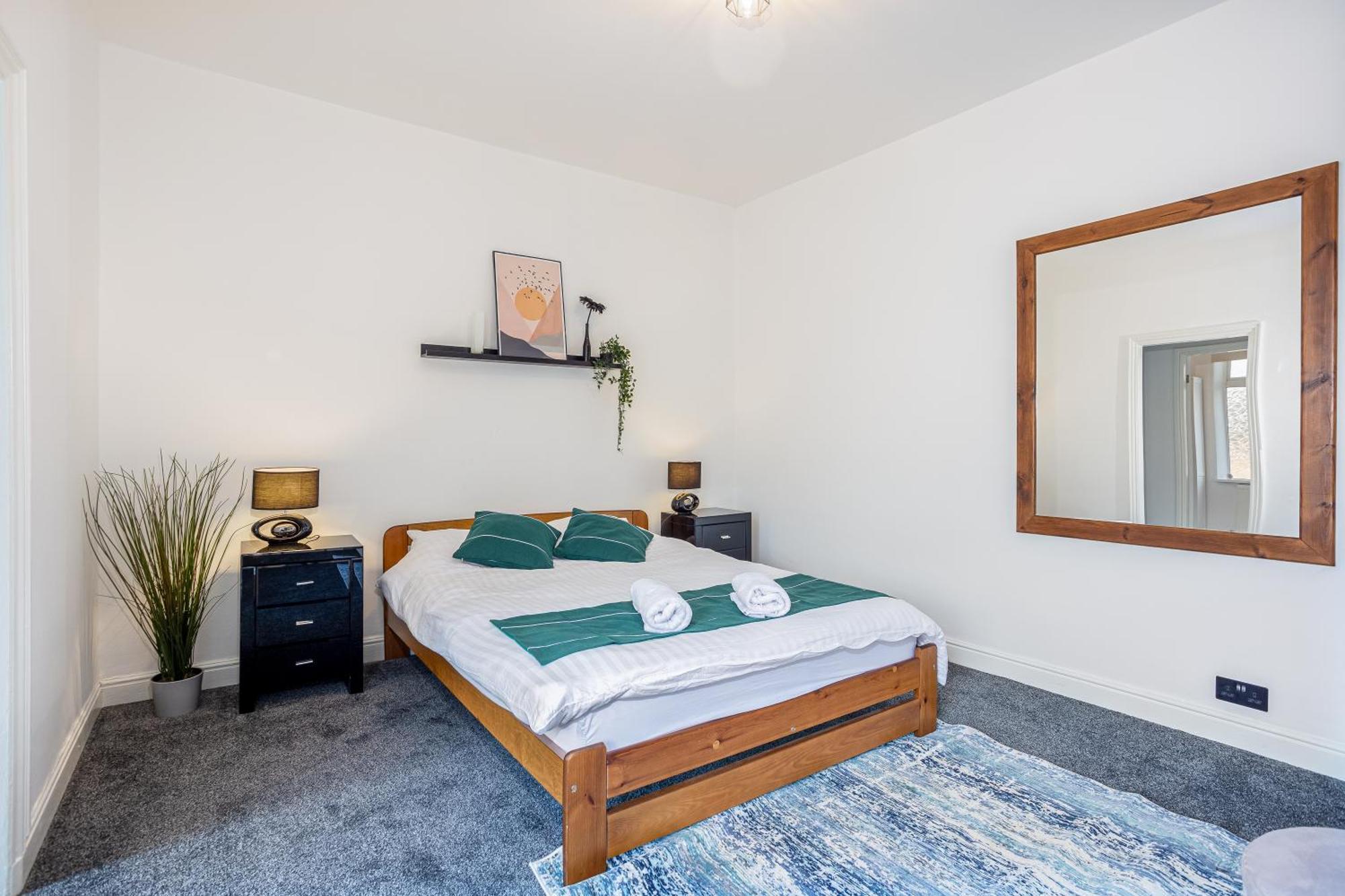 Coronation House By Yourstays - 3 Bedroom House In Newcastle-Under-Lyme Stoke-on-Trent Bagian luar foto