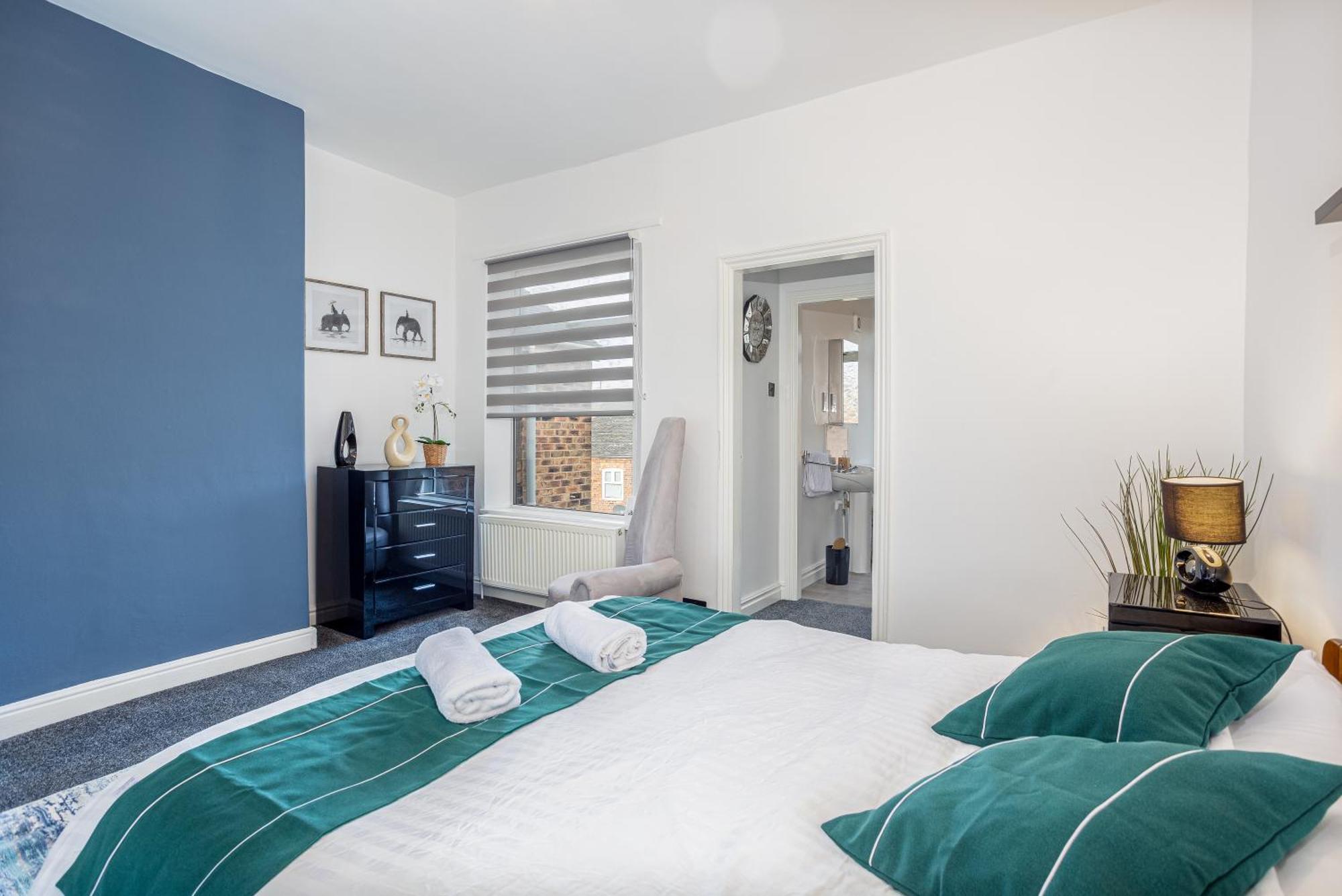 Coronation House By Yourstays - 3 Bedroom House In Newcastle-Under-Lyme Stoke-on-Trent Bagian luar foto