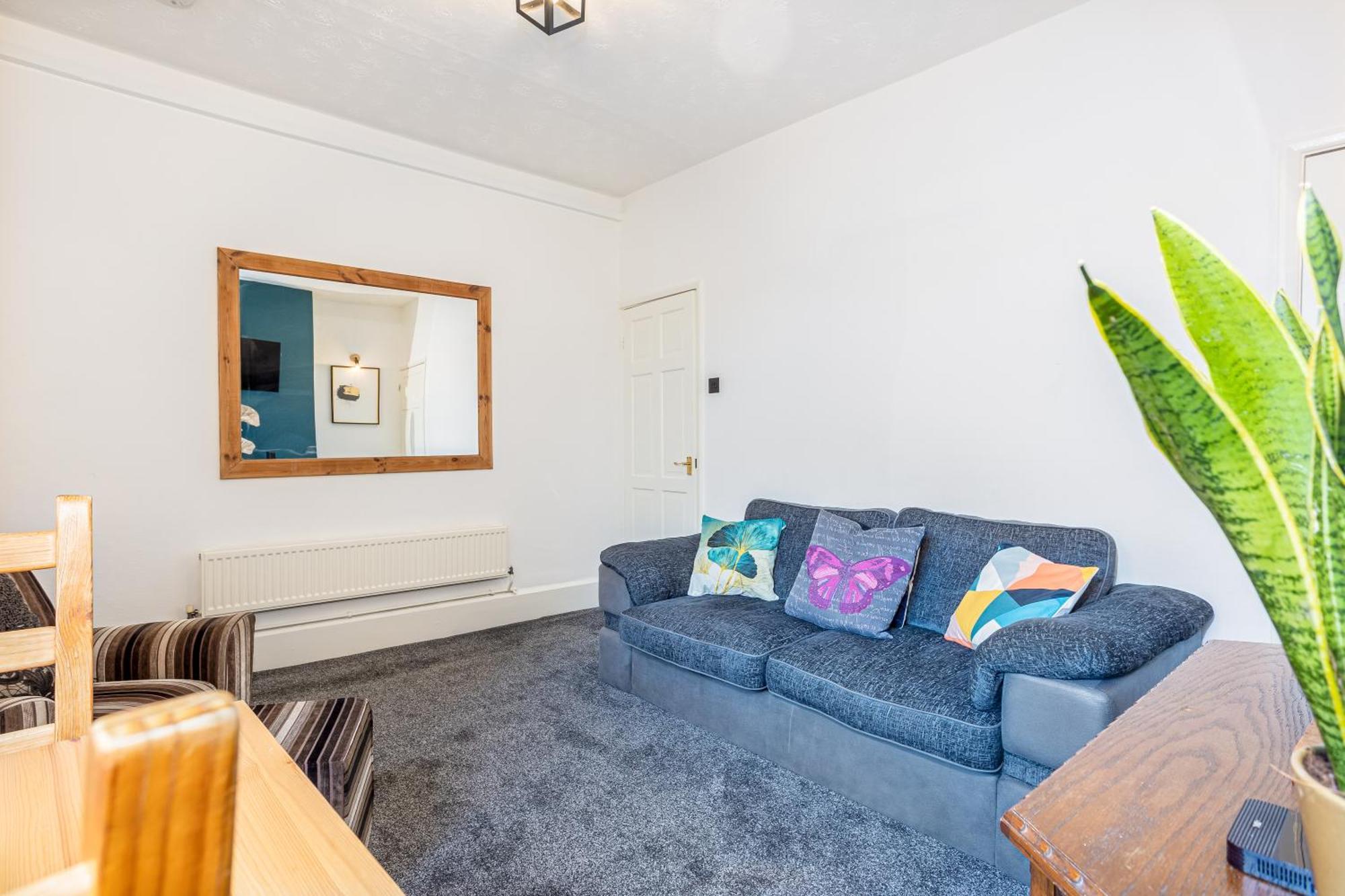 Coronation House By Yourstays - 3 Bedroom House In Newcastle-Under-Lyme Stoke-on-Trent Bagian luar foto