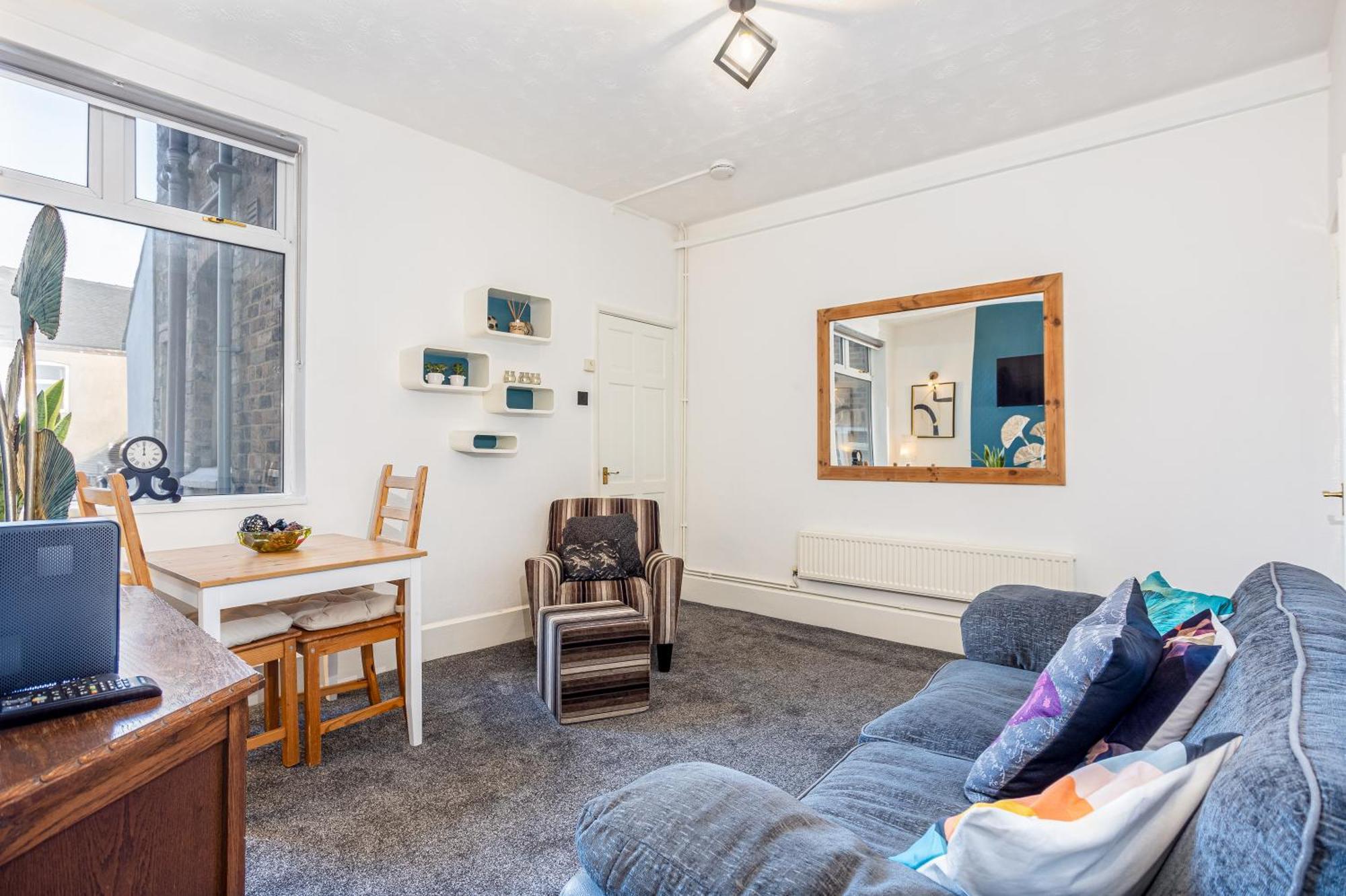 Coronation House By Yourstays - 3 Bedroom House In Newcastle-Under-Lyme Stoke-on-Trent Bagian luar foto