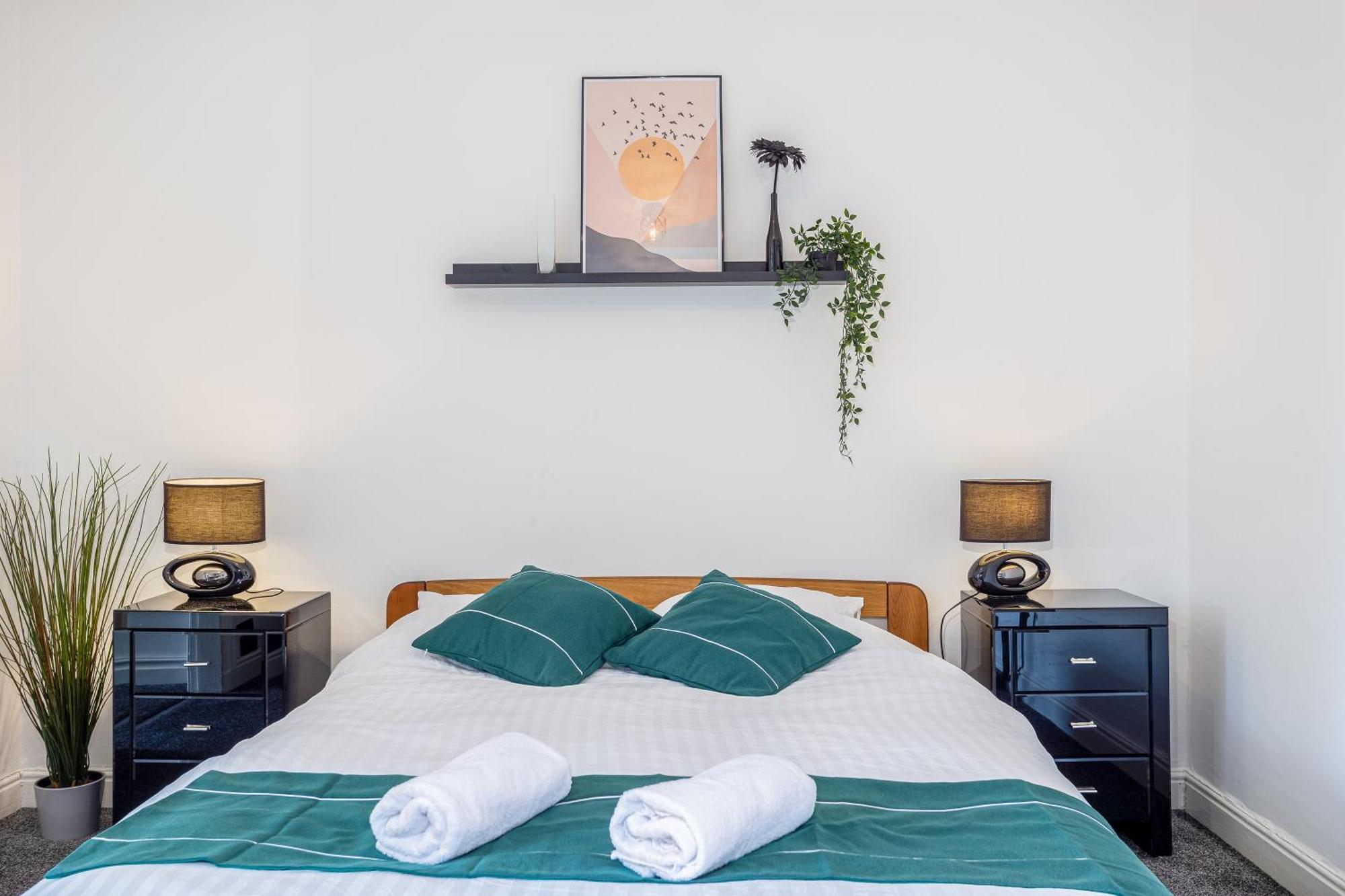 Coronation House By Yourstays - 3 Bedroom House In Newcastle-Under-Lyme Stoke-on-Trent Bagian luar foto
