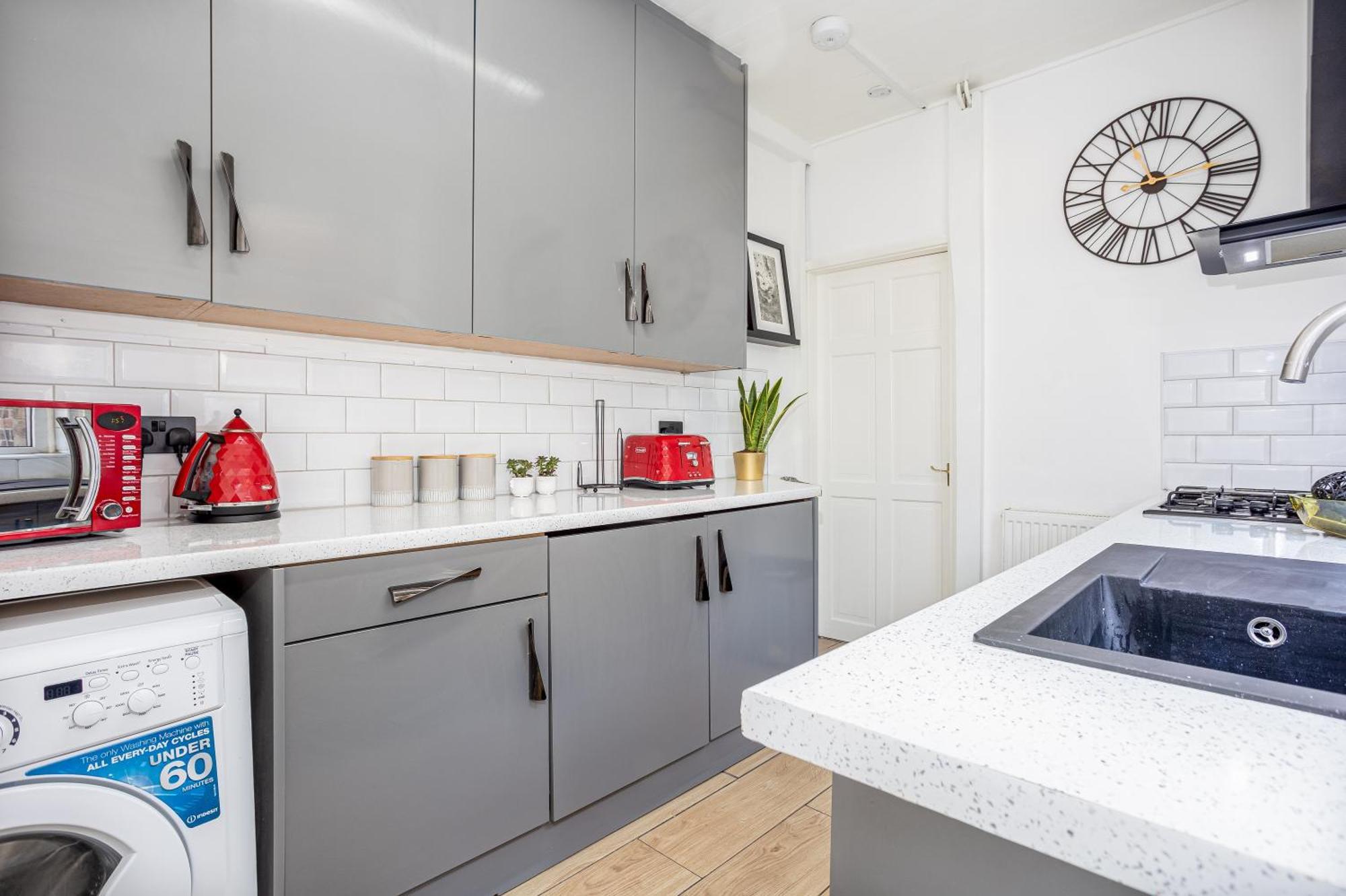 Coronation House By Yourstays - 3 Bedroom House In Newcastle-Under-Lyme Stoke-on-Trent Bagian luar foto