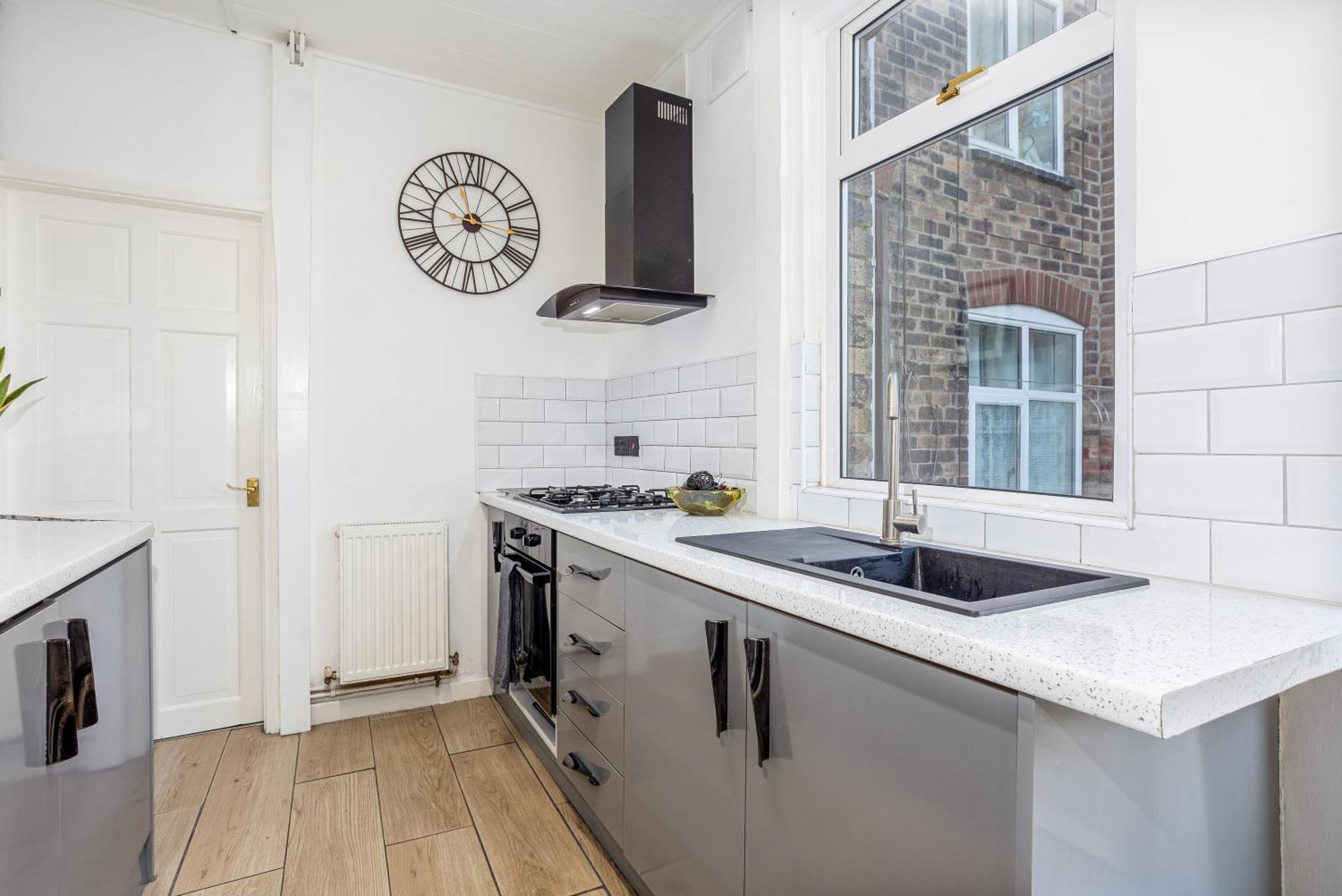 Coronation House By Yourstays - 3 Bedroom House In Newcastle-Under-Lyme Stoke-on-Trent Bagian luar foto