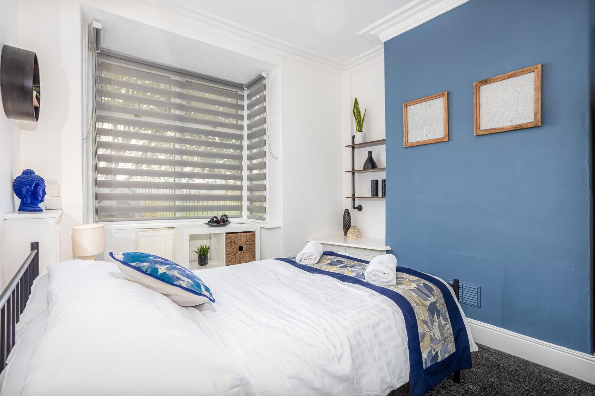 Coronation House By Yourstays - 3 Bedroom House In Newcastle-Under-Lyme Stoke-on-Trent Bagian luar foto