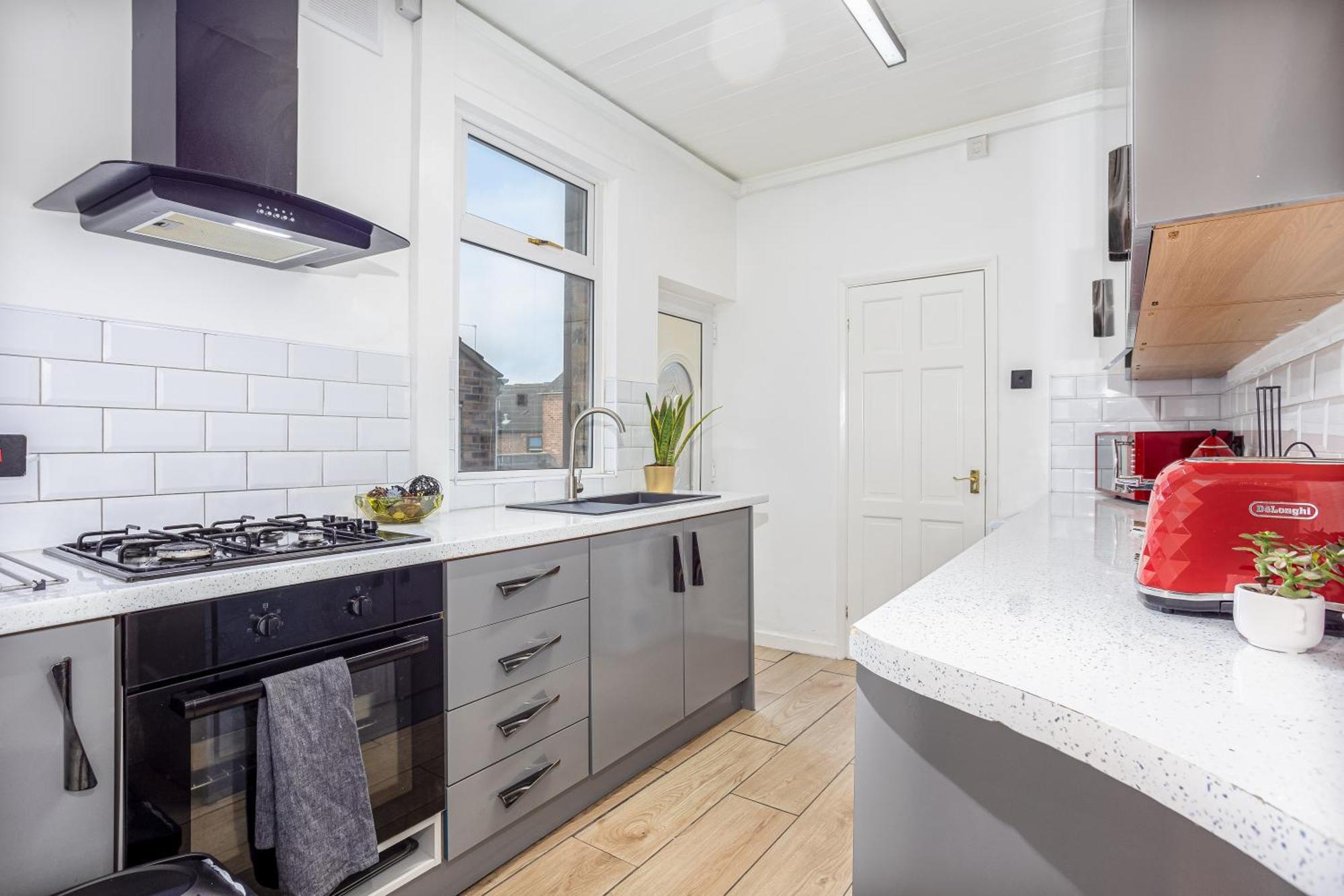 Coronation House By Yourstays - 3 Bedroom House In Newcastle-Under-Lyme Stoke-on-Trent Bagian luar foto