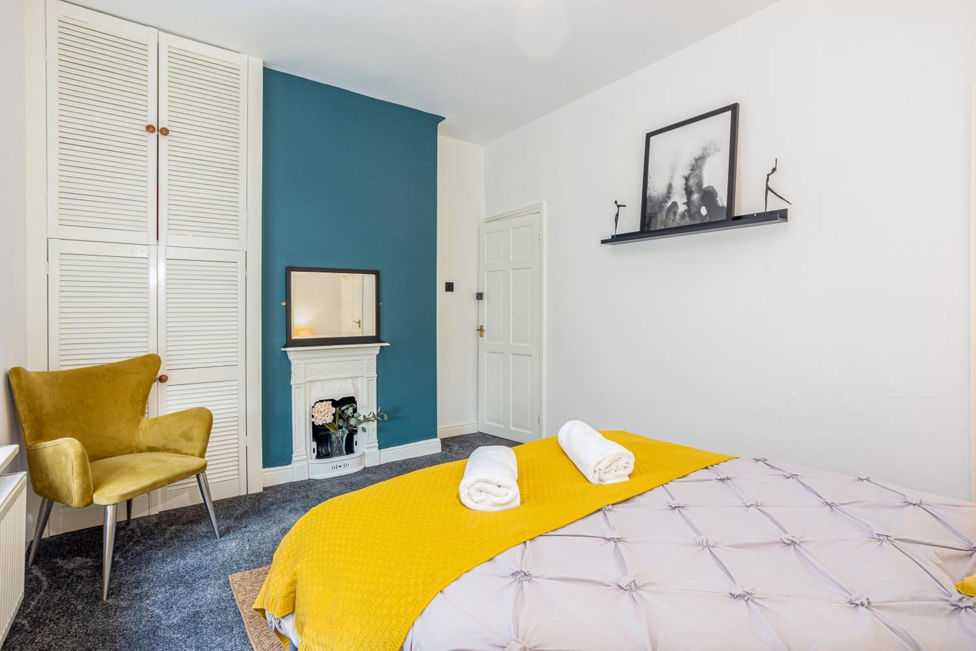Coronation House By Yourstays - 3 Bedroom House In Newcastle-Under-Lyme Stoke-on-Trent Bagian luar foto